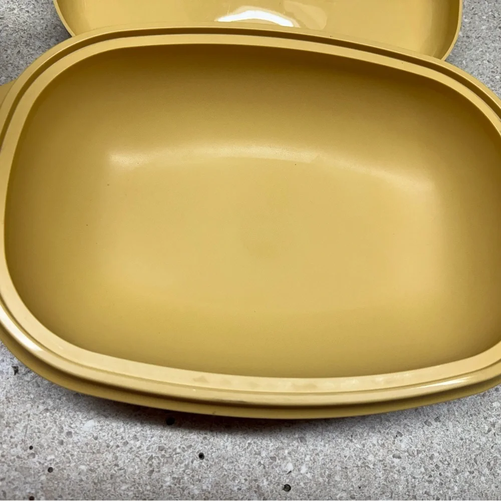 Tupperware vintage yellow